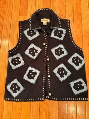 Vintage UNC Chapel Hill Tarheels Appliqué Logo Navy & Light Blue Knit Vest